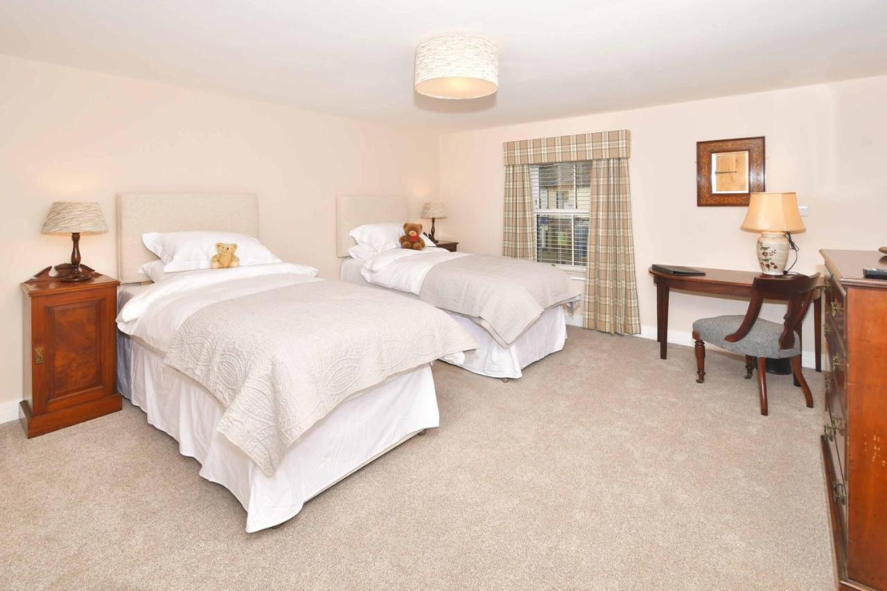 The Royal Oak Hotel Biddulph  Bagian luar foto